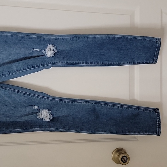 FashionNova Size 3 Distressed Medium Wash Skinny Jeans, Gently Used Condition - Picture 13 of 15